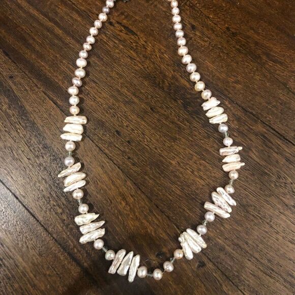 Light pink pearly necklace  - Picture 1 of 1